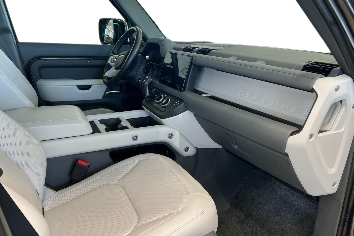 Land Rover Defender 2025
