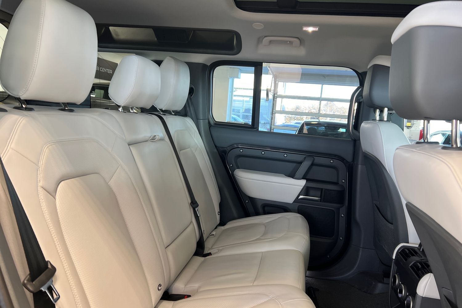 Land Rover Defender 2025
