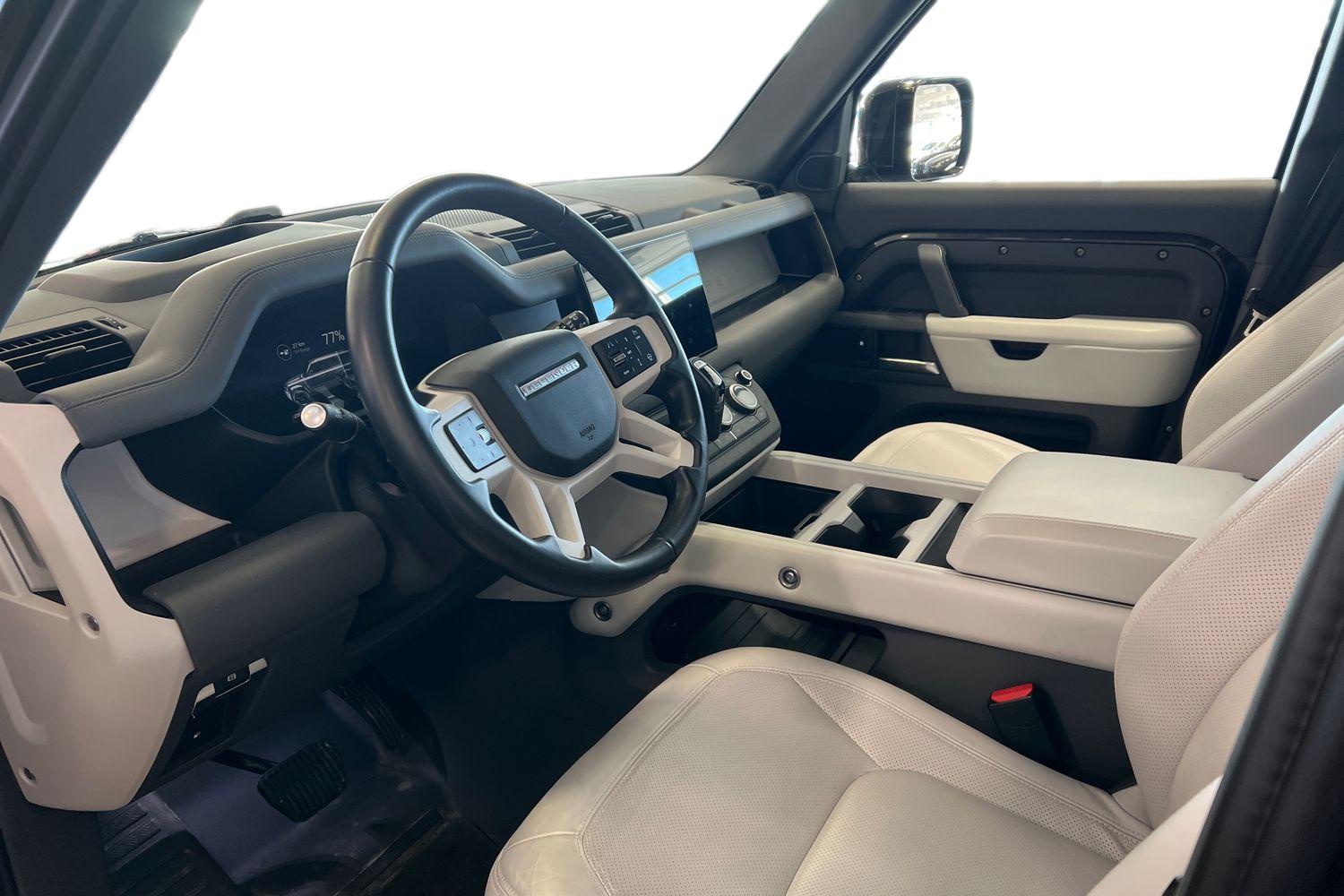 Land Rover Defender 2025