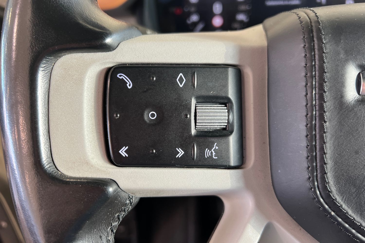 Land Rover Defender 2022