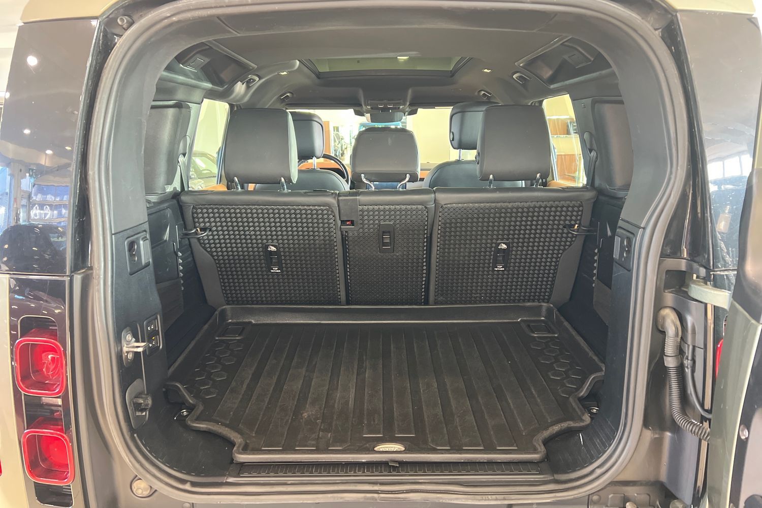 Land Rover Defender 2022