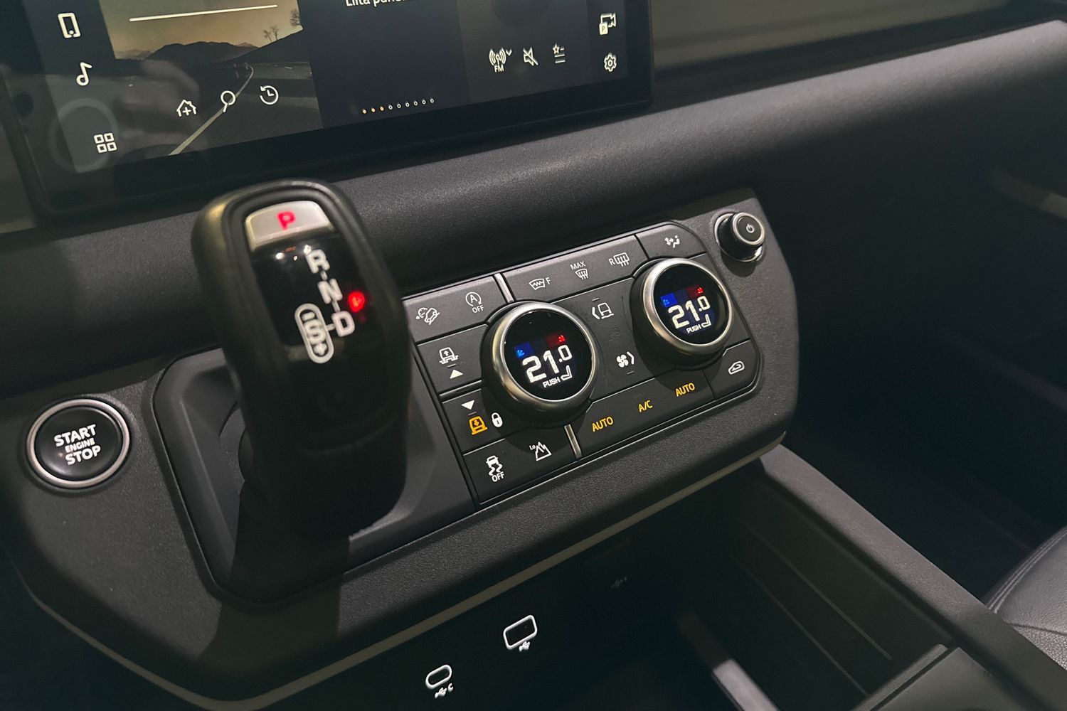 Land Rover Defender 2022