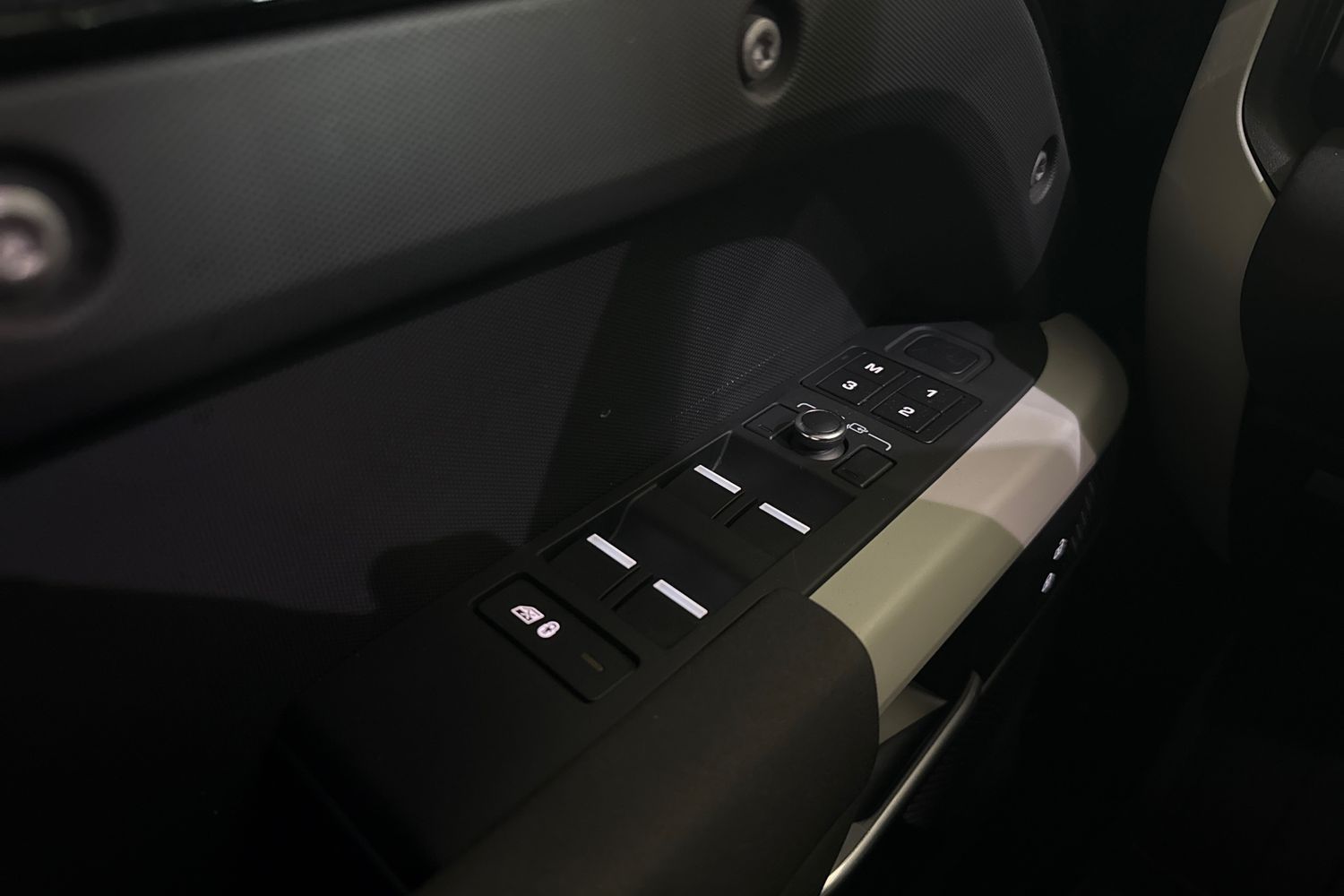 Land Rover Defender 2022