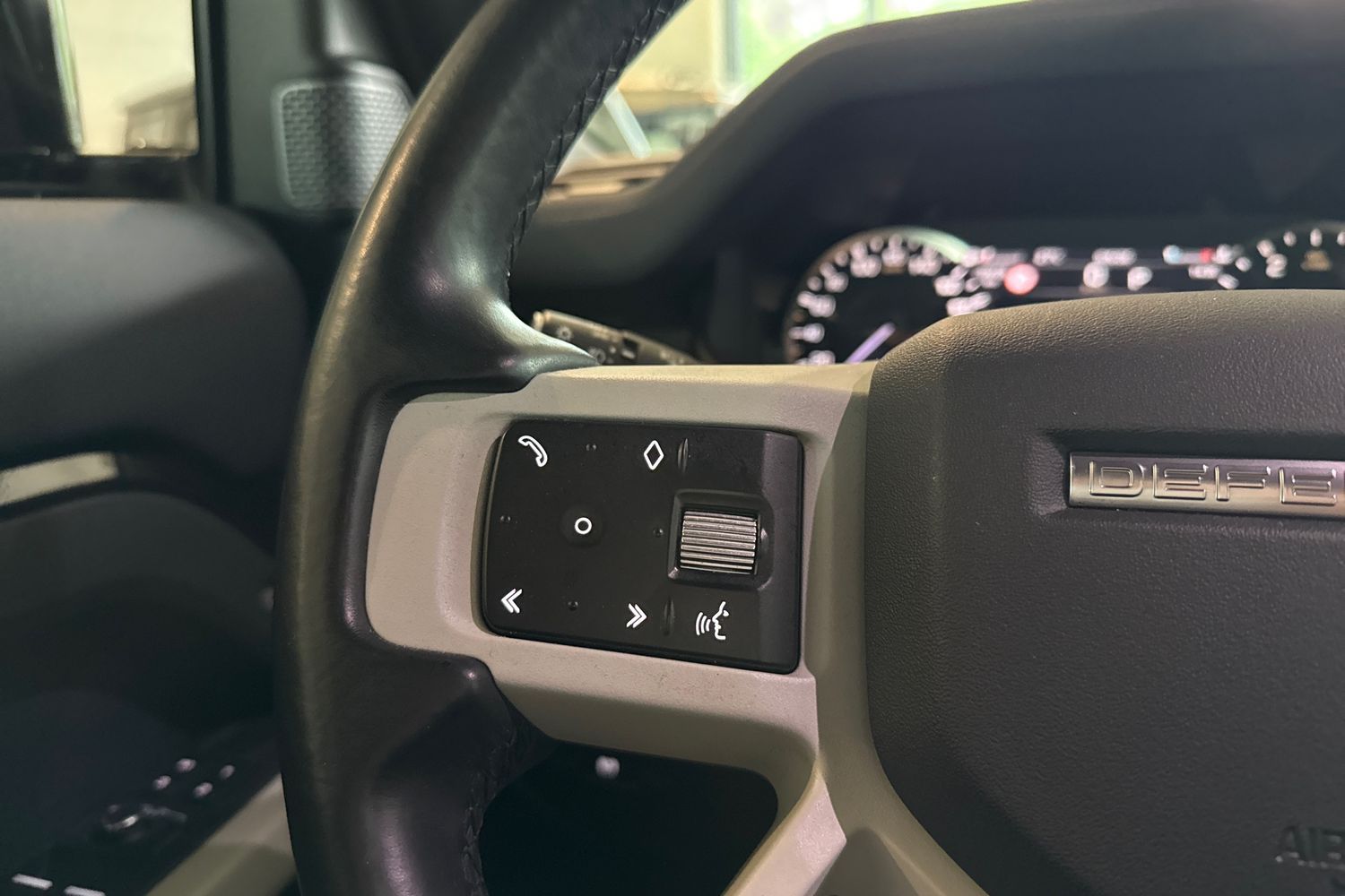 Land Rover Defender 2022