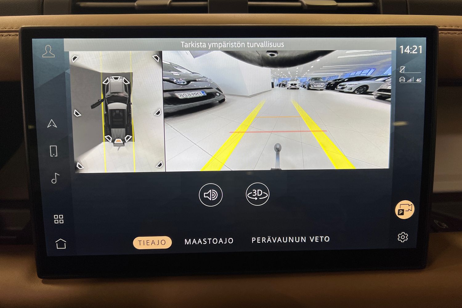 Land Rover Defender 2025