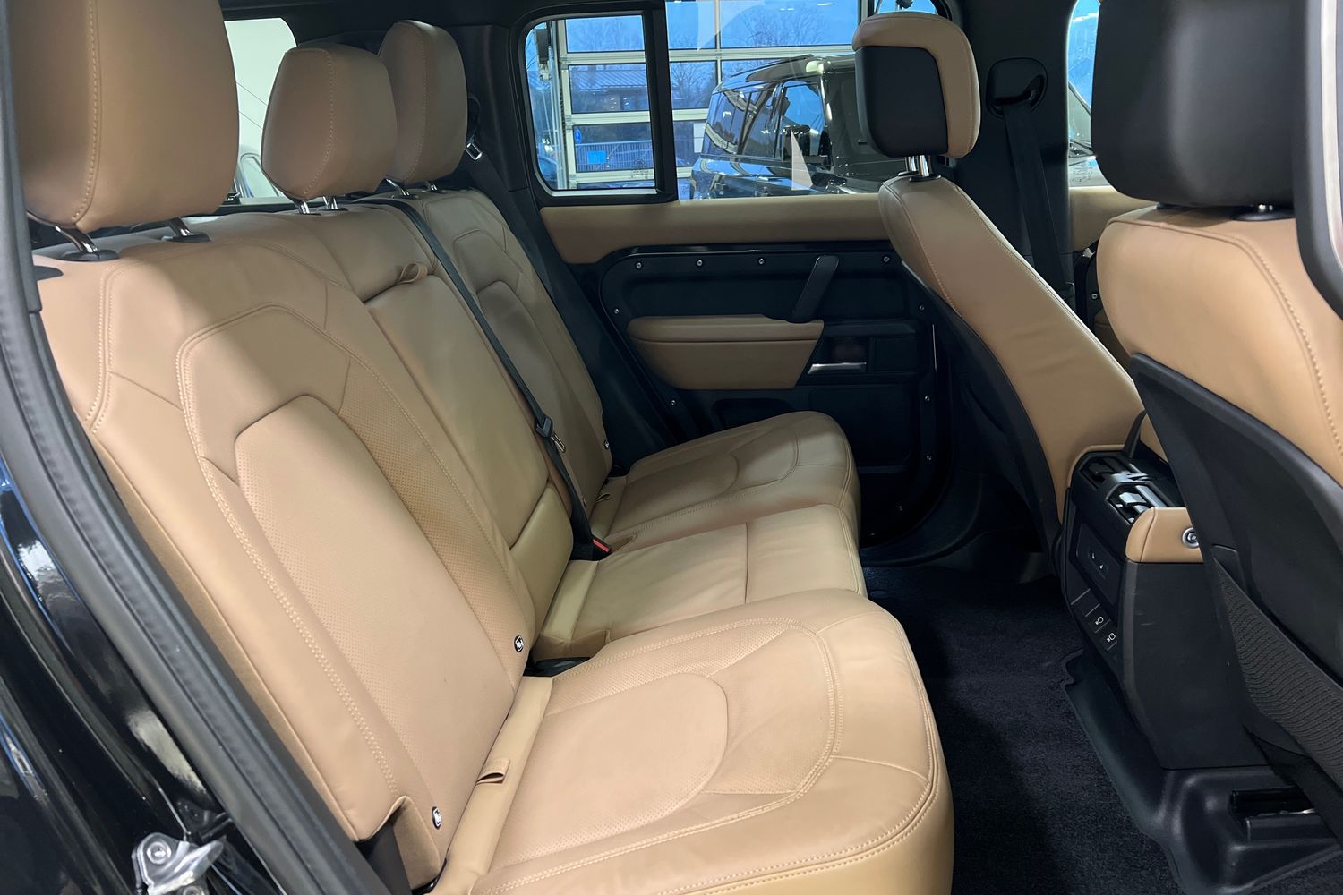 Land Rover Defender 2025