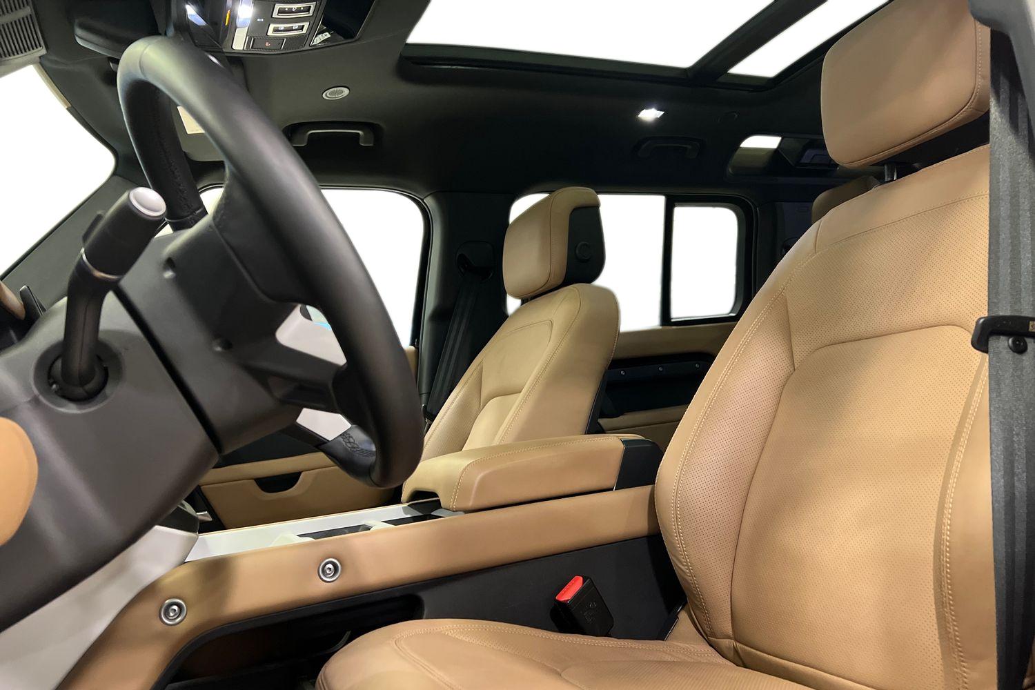 Land Rover Defender 2025