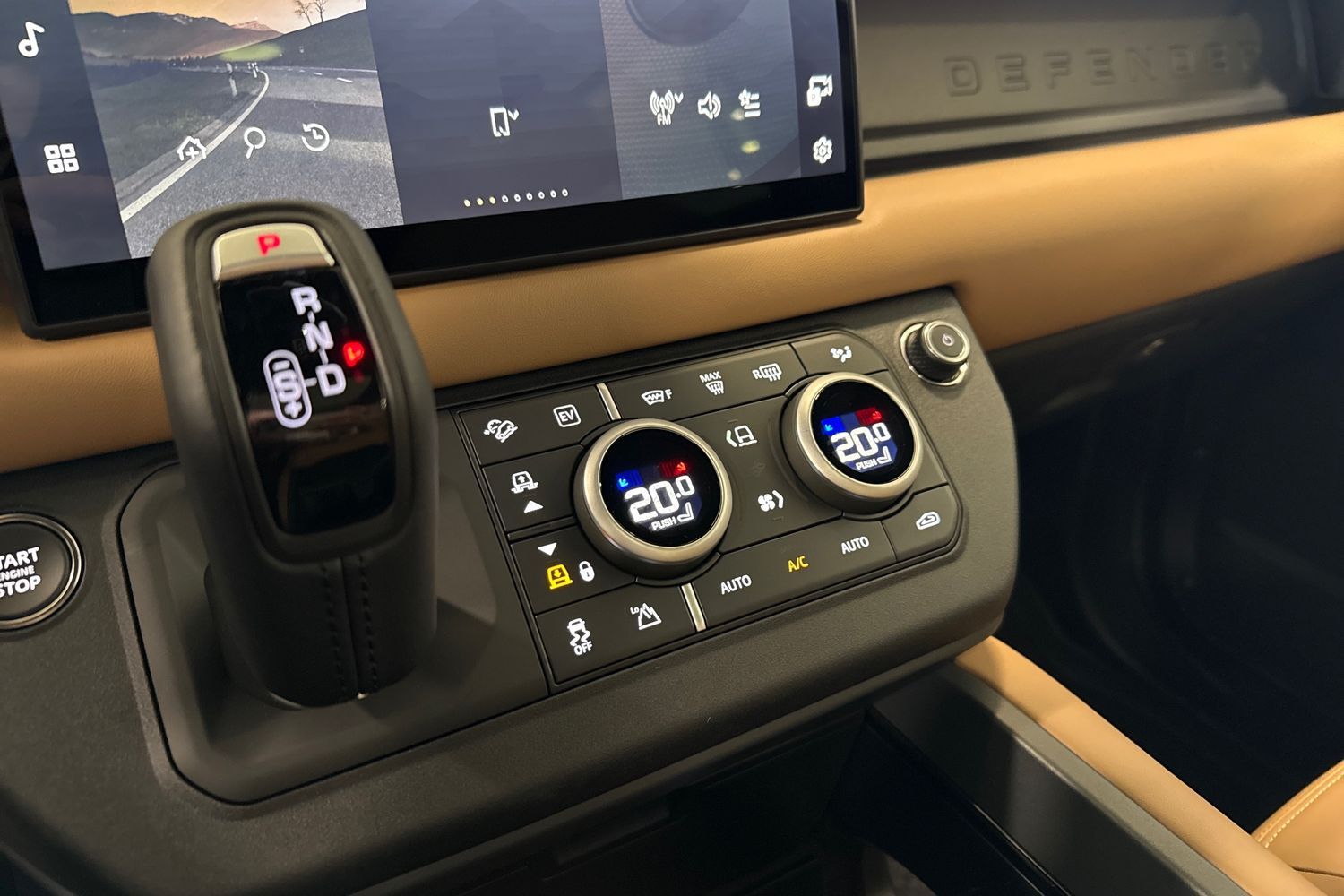 Land Rover Defender 2025