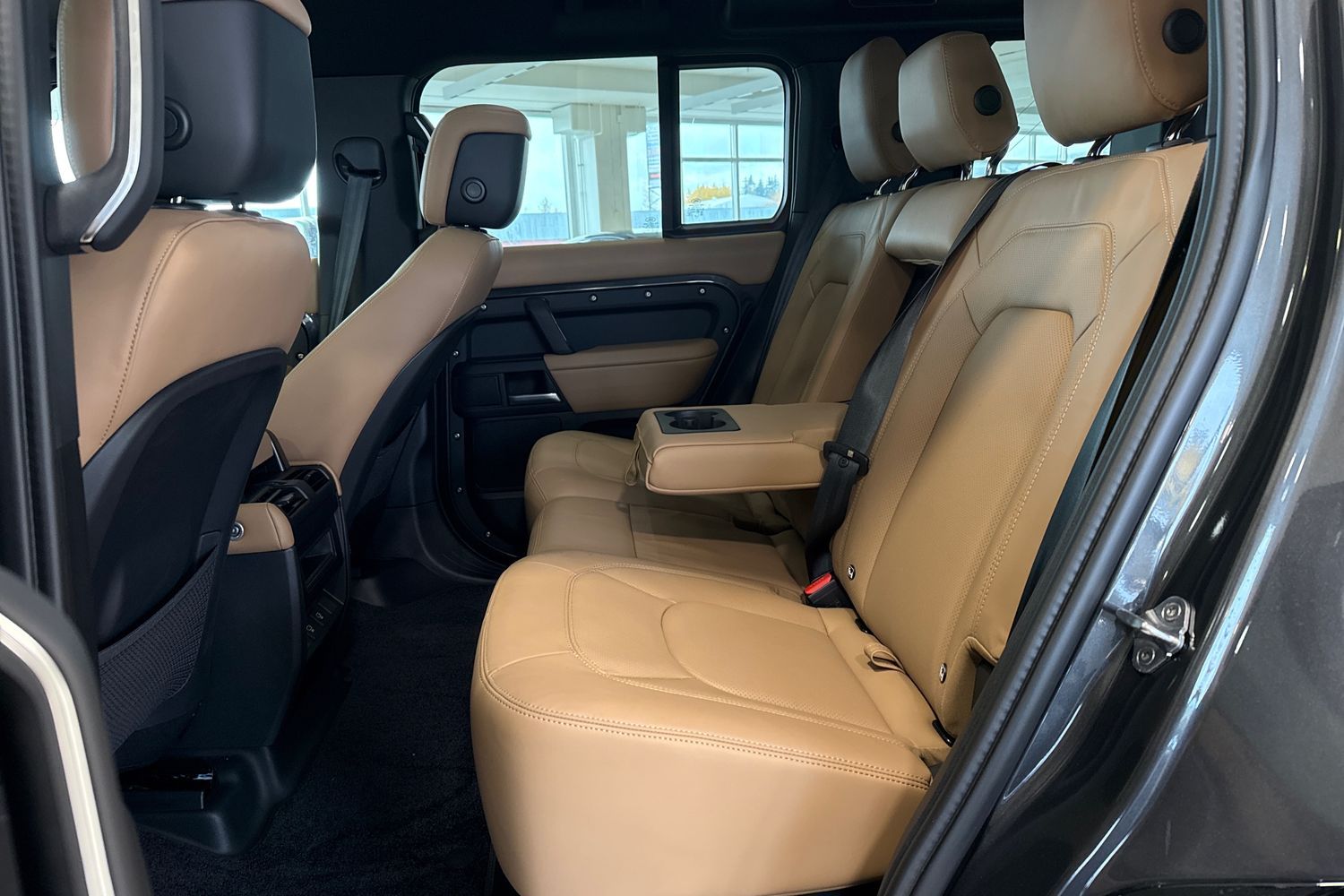 Land Rover Defender 2025