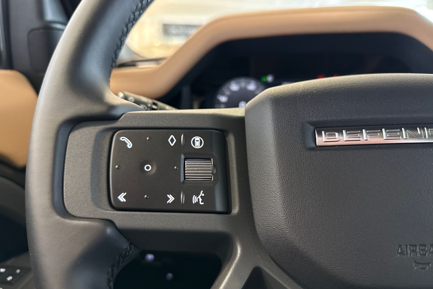 Land Rover Defender 2025