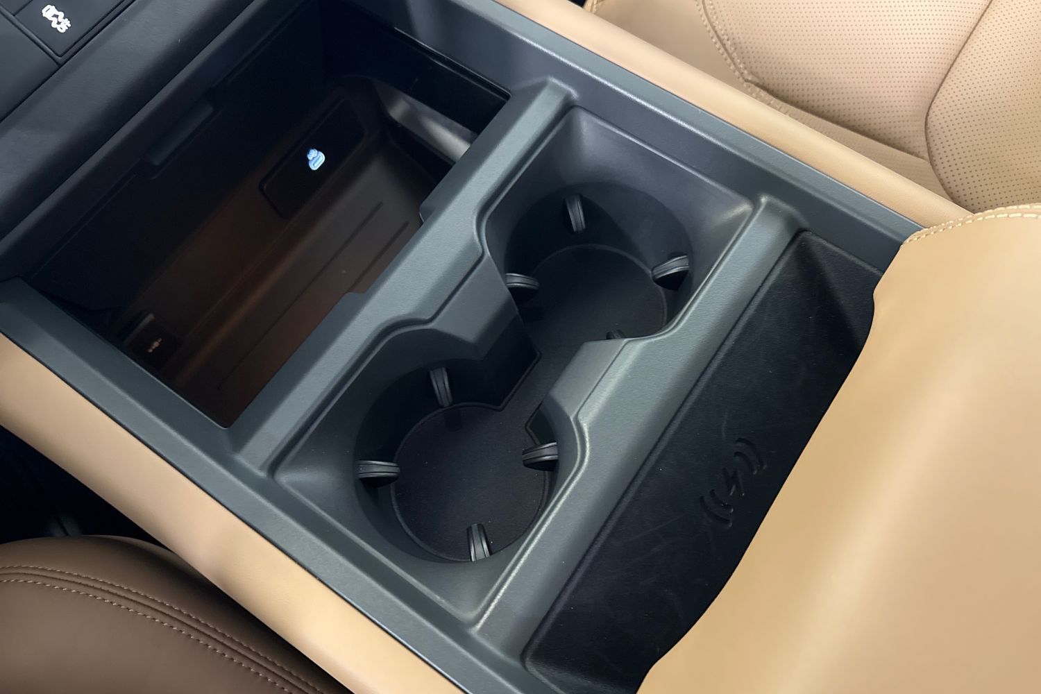 Land Rover Defender 2025