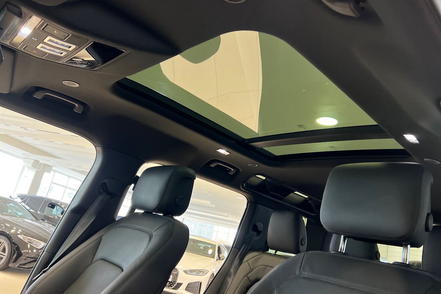 Land Rover Defender 2025