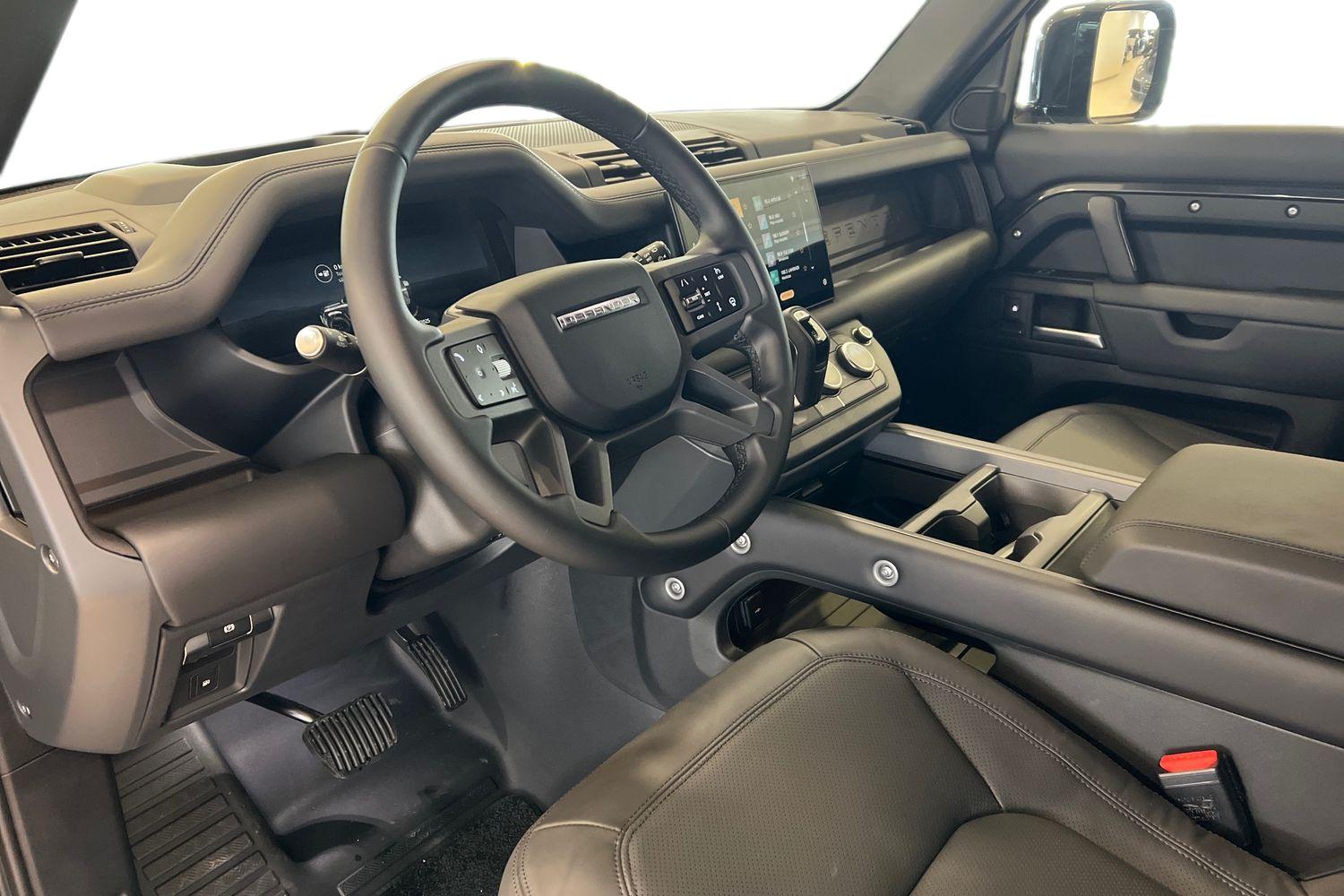 Land Rover Defender 2025