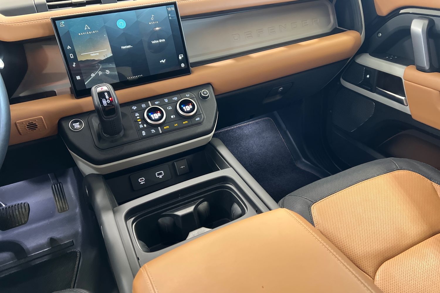 Land Rover Defender 2023