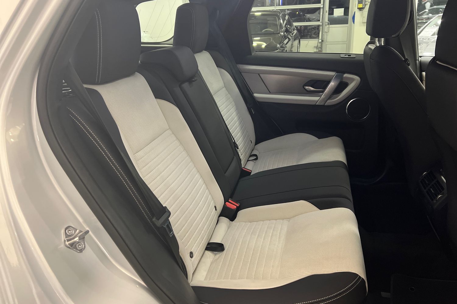 Land Rover Discovery Sport 2024