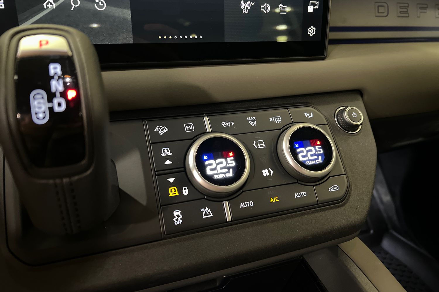 Land Rover Defender 2025