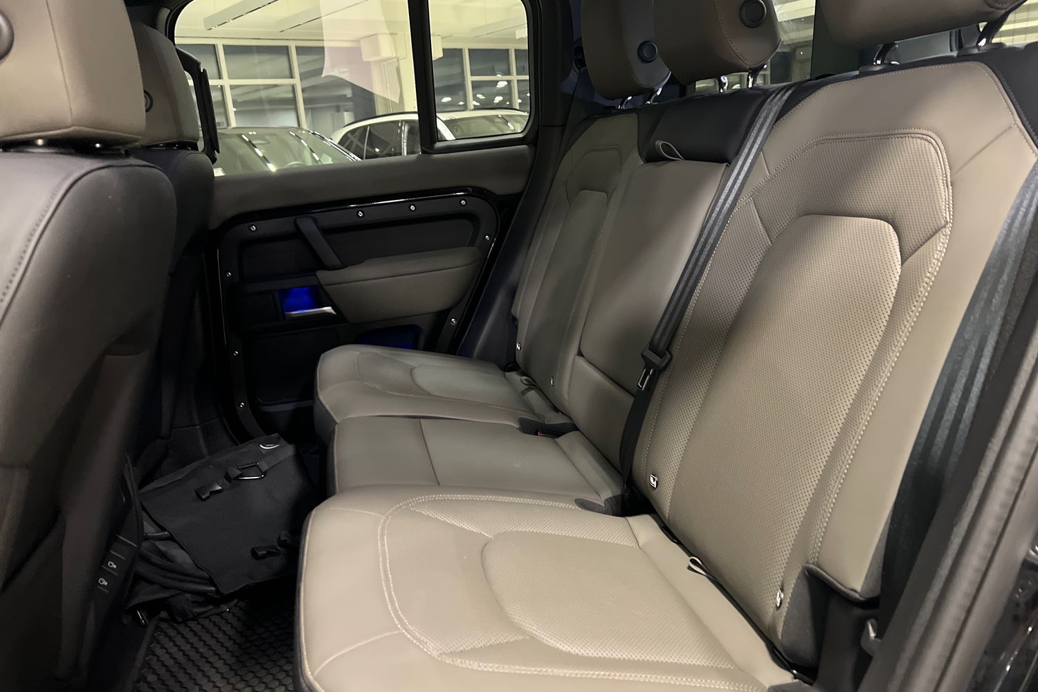 Land Rover Defender 2025