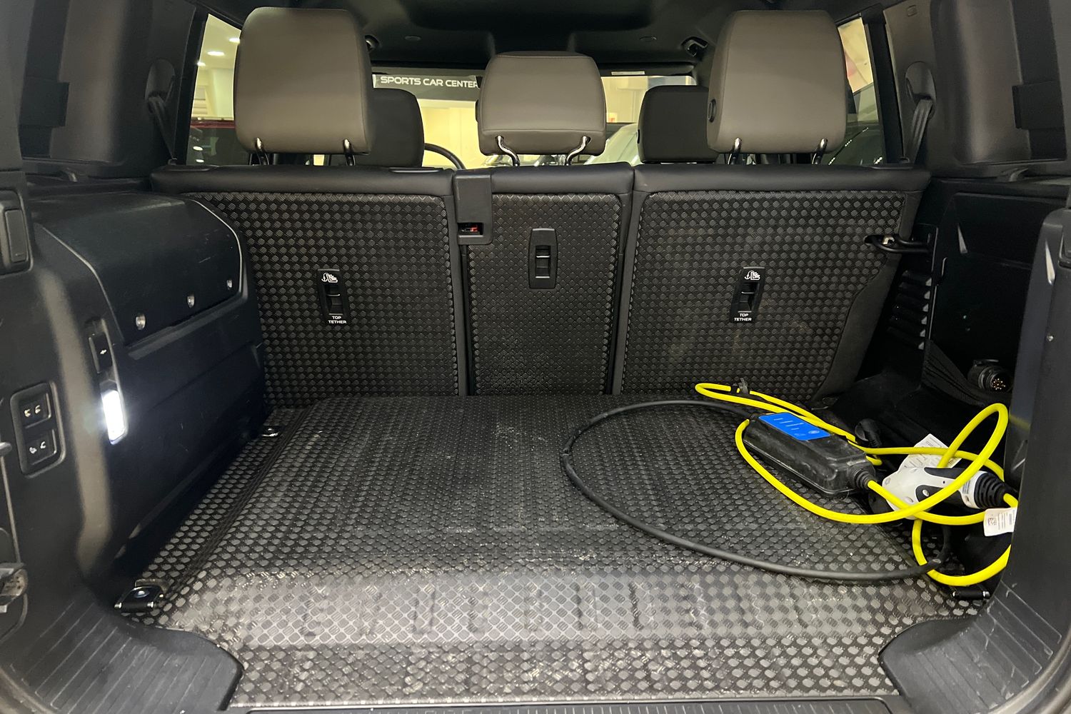 Land Rover Defender 2025