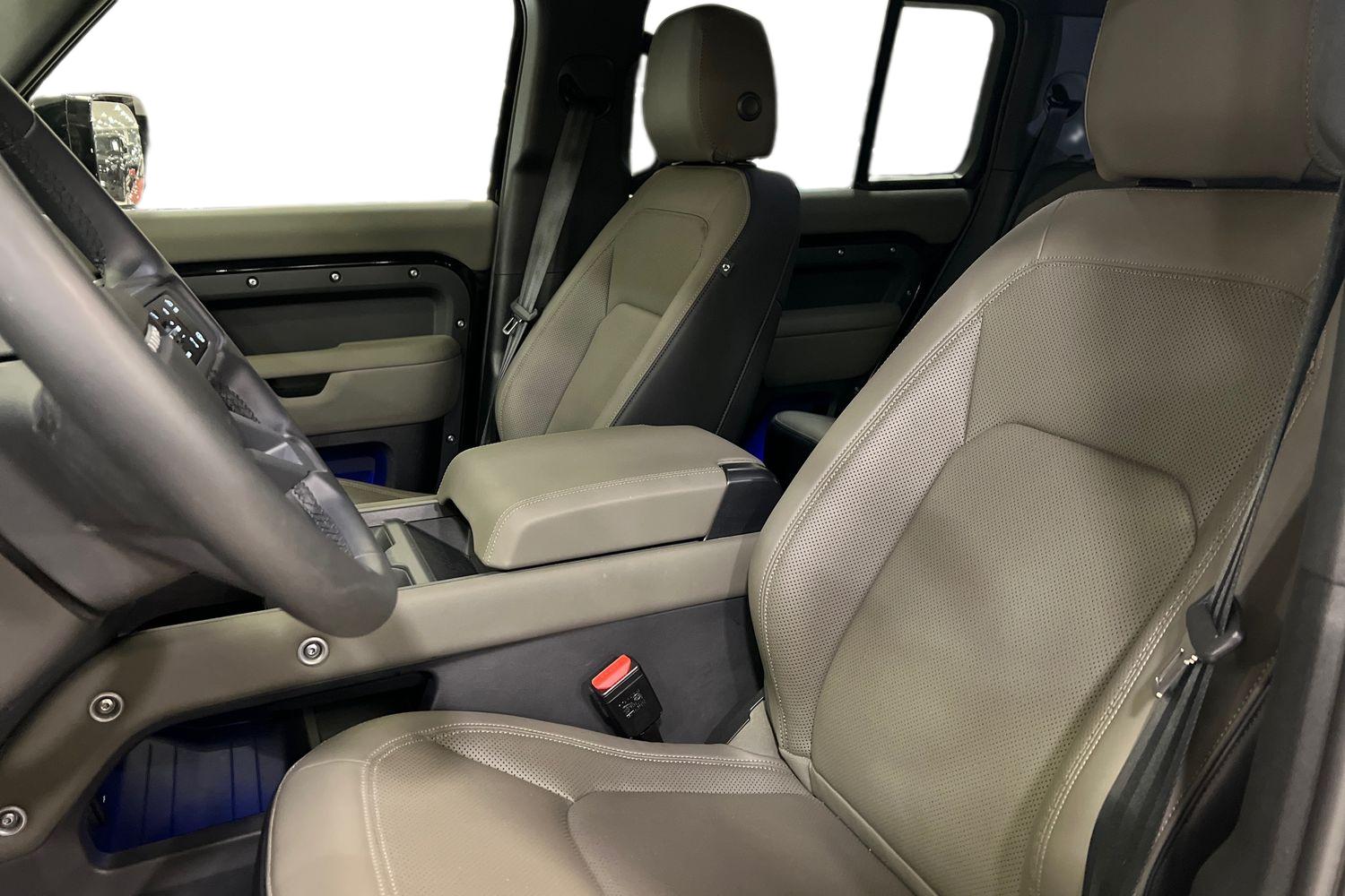 Land Rover Defender 2025