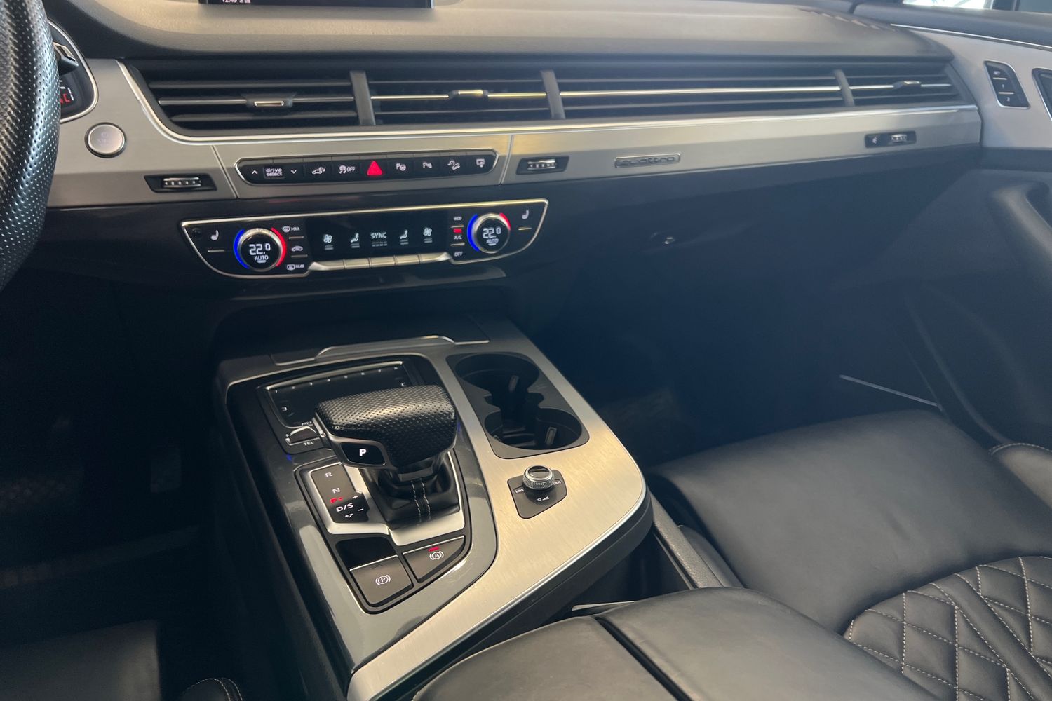 Audi Q7 Business 3,0 V6 TDI e-tron quattro tiptronic // Vetokoukku / Ilmajousitus / BOSE  3D / Panorama