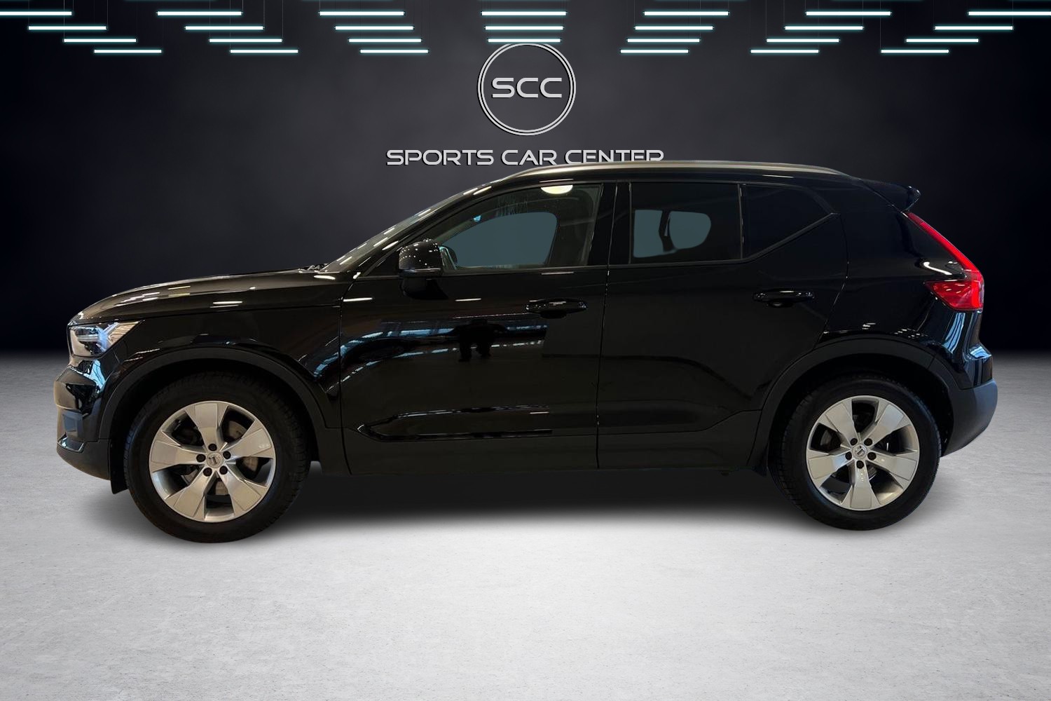 Volvo XC40 D4 AWD Business aut // Lisälämmitin / ACC / Avaimeton sisäänmeno ja käynnistys / LED / Koukku