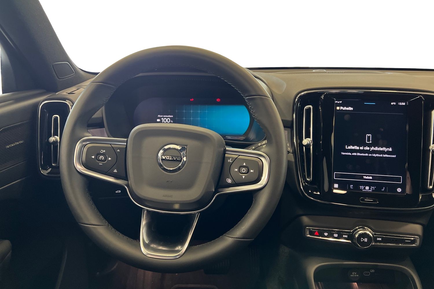 Volvo XC40 Recharge Twin Ultimate aut // Panorama / 20" / Harman Kardon / Lämpöpumppu / 360 / ACC / ALV