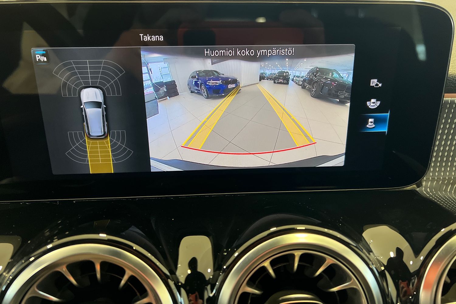 Mercedes-Benz EQB 2023