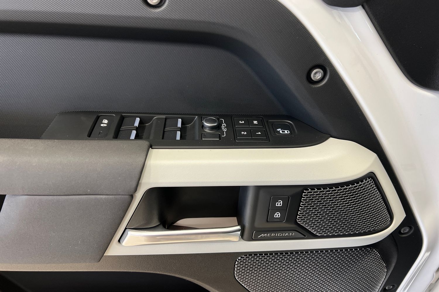 Land Rover Defender 2022