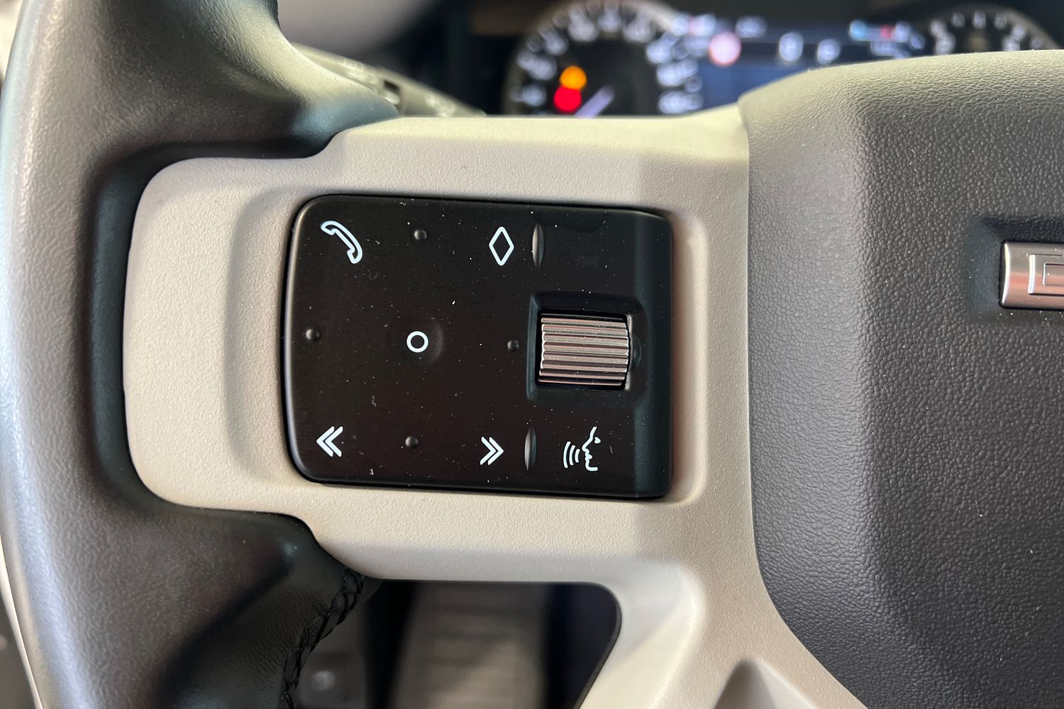 Land Rover Defender 2022