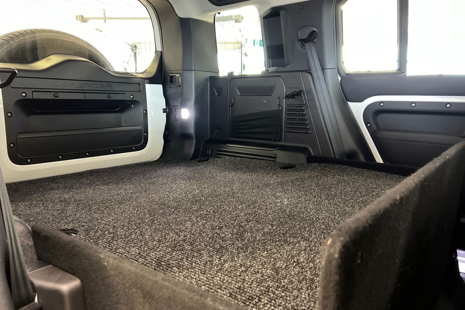 Land Rover Defender 2022