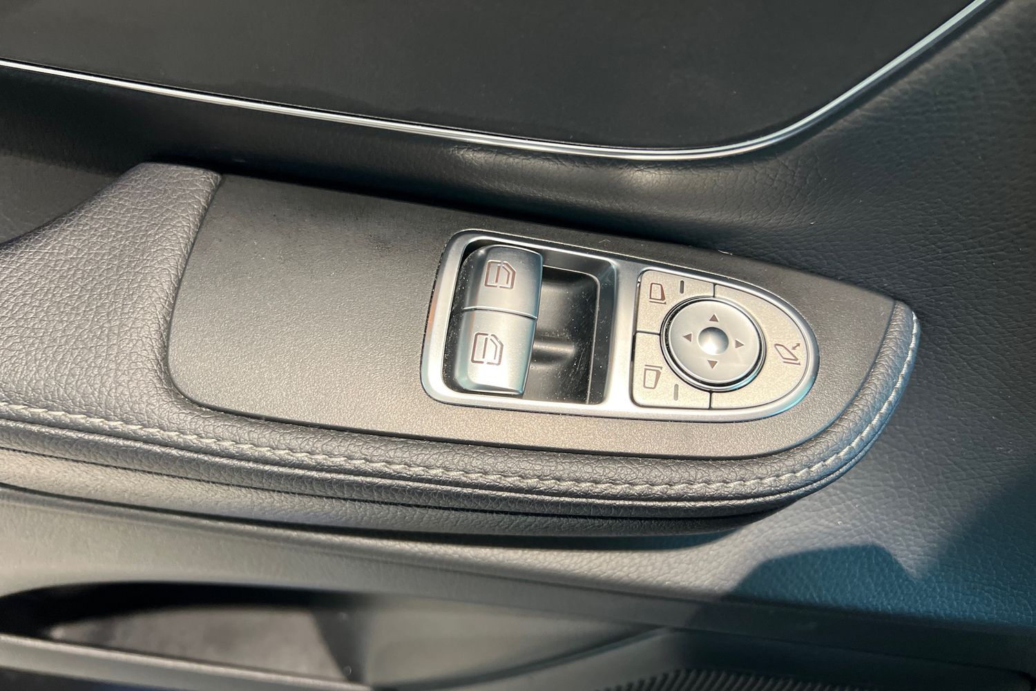 Mercedes-Benz V 300 2023