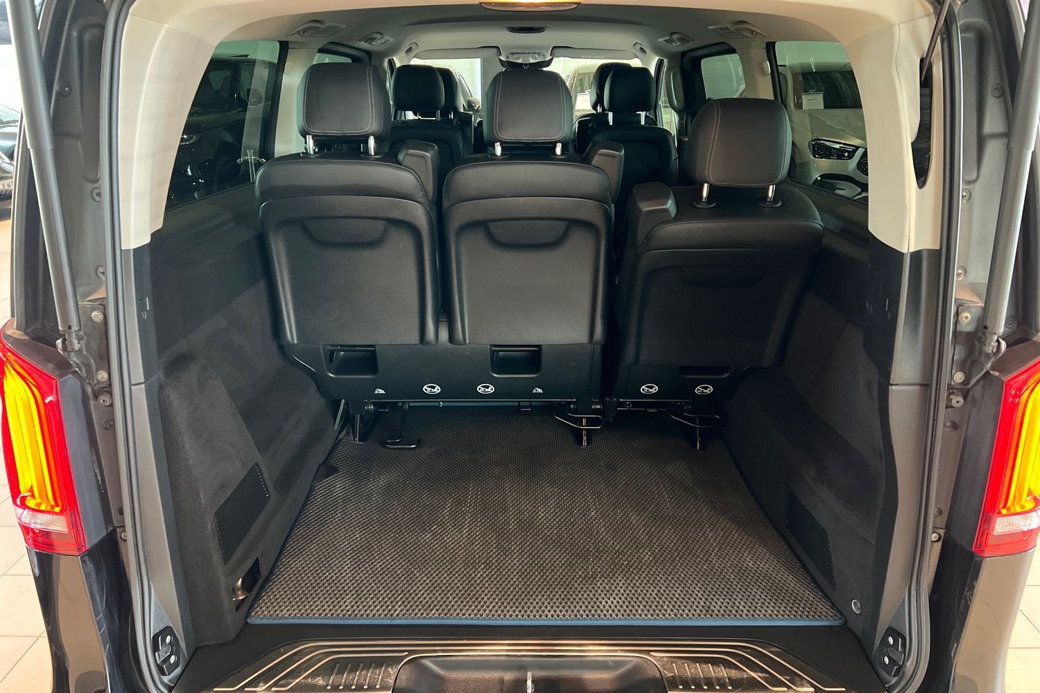 Mercedes-Benz V 300 2023