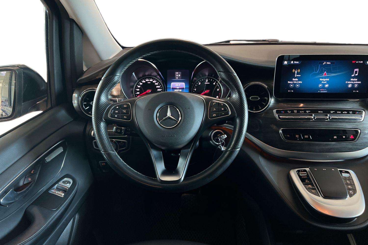 Mercedes-Benz V 300 2023