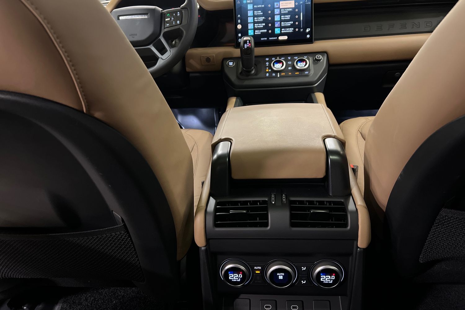 Land Rover Defender 2025