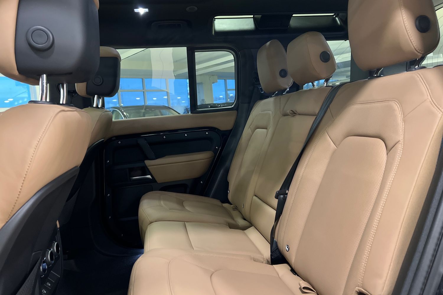 Land Rover Defender 2025