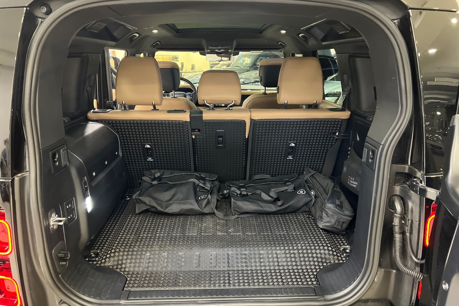 Land Rover Defender 2025