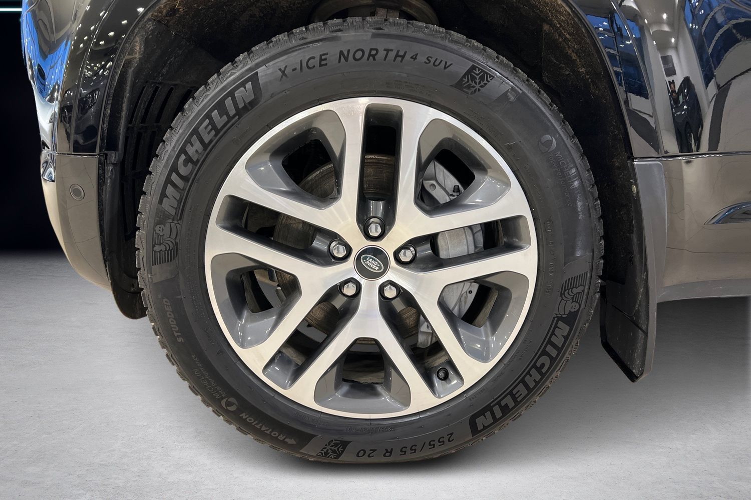 Land Rover Defender 2025