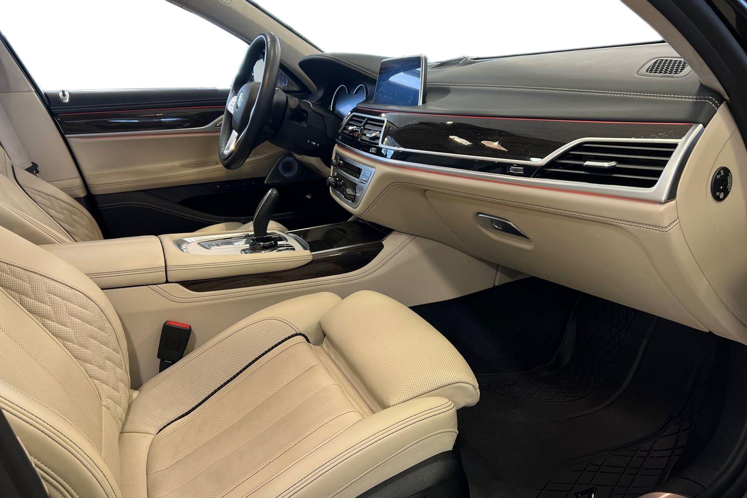 BMW 750 2018