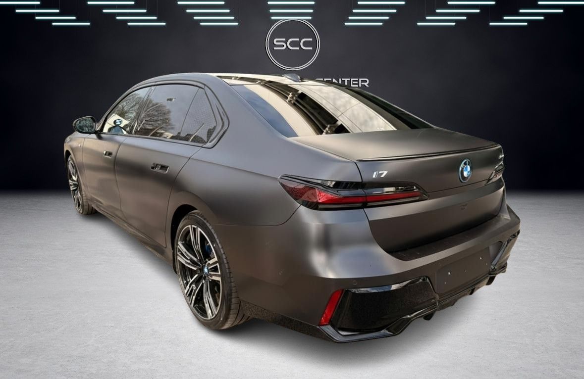 BMW i7 2025