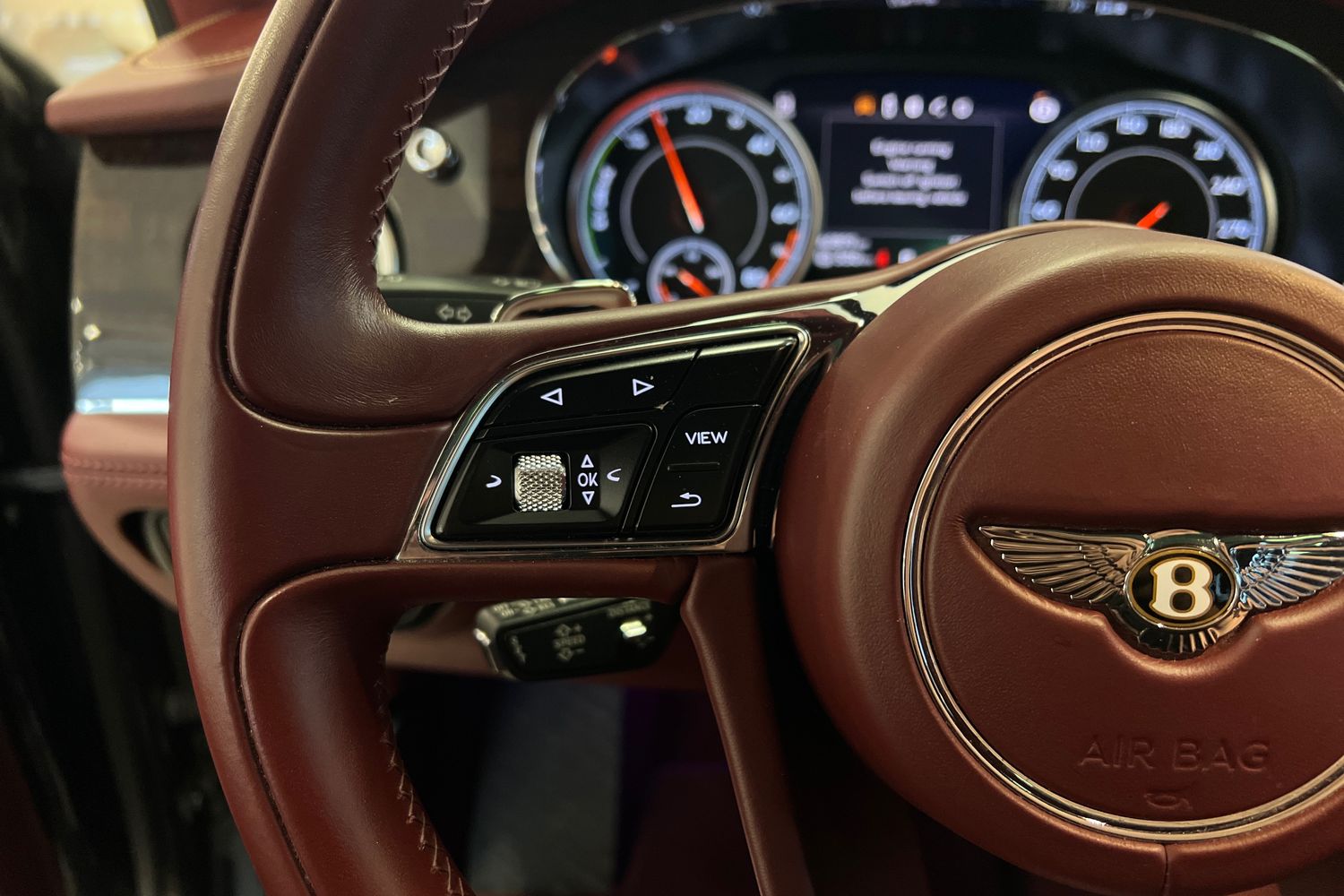 Bentley Bentayga Hybrid // SCC Approved -kuntotarkastettu / Mulliner Driving -pakett