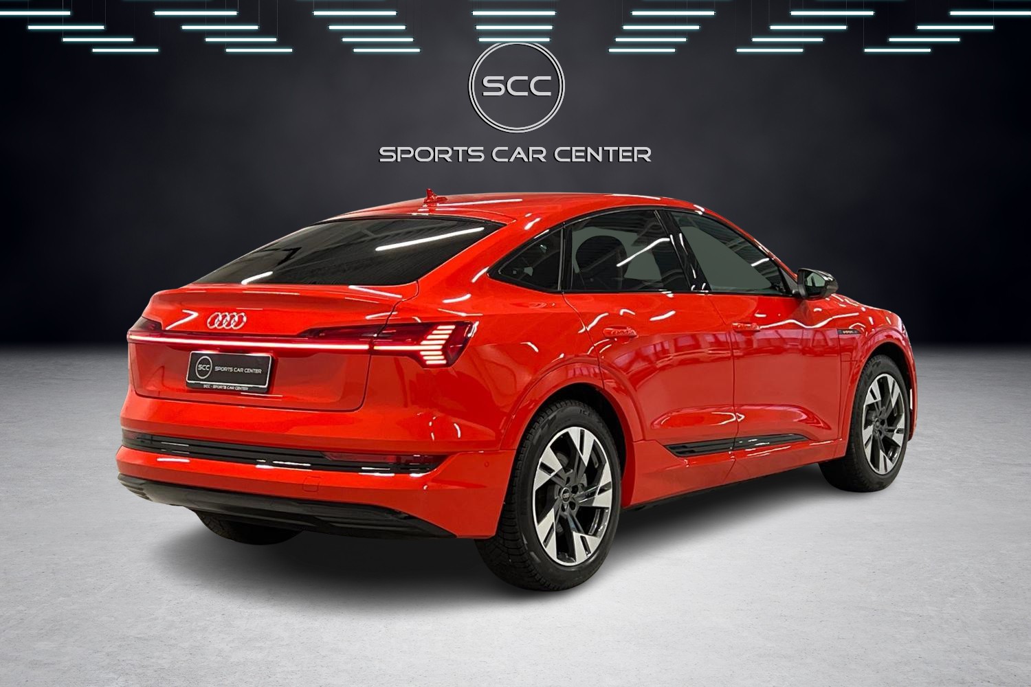 Audi e-tron Sportback 55 quattro / Active Cruise / HUD / Matrix-LED / Ilmajousitus / Keyless / Peruutuskamera