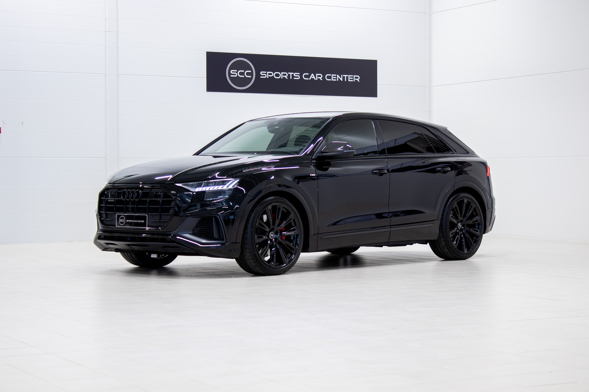 Audi Q8 S line 60 TFSI e 340 kW quattro "Black Edition" / Competition Plus / 23" / Bang&Olufsen 3D / Koukku