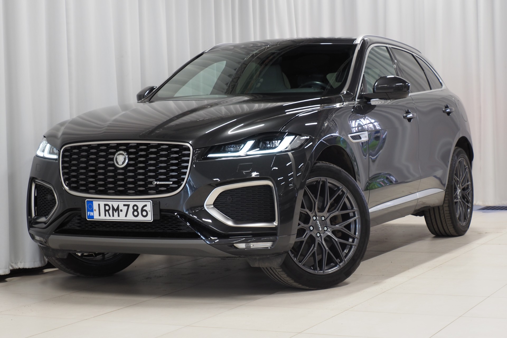 Jaguar F-PACE 1