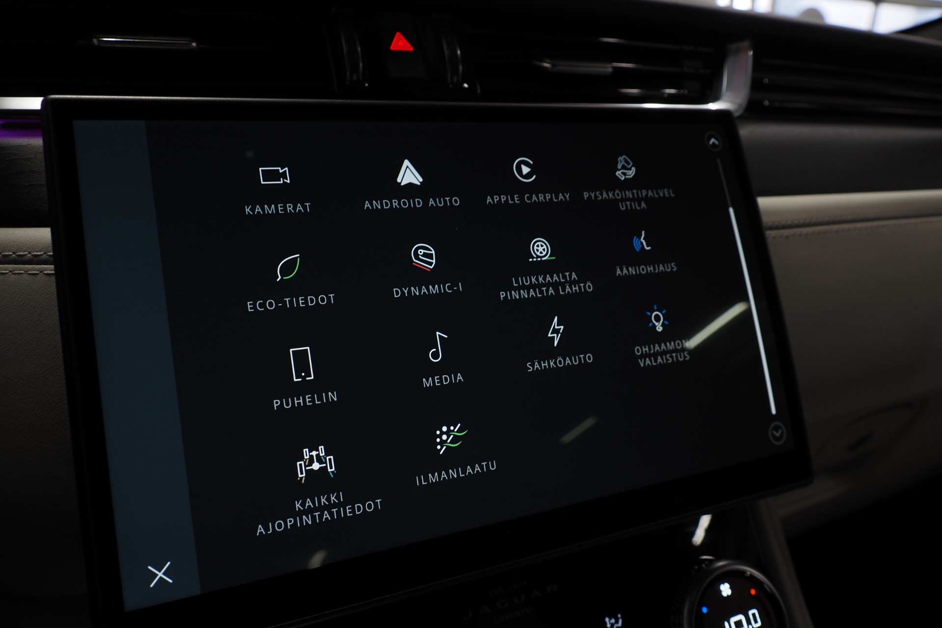 Jaguar F-PACE 14
