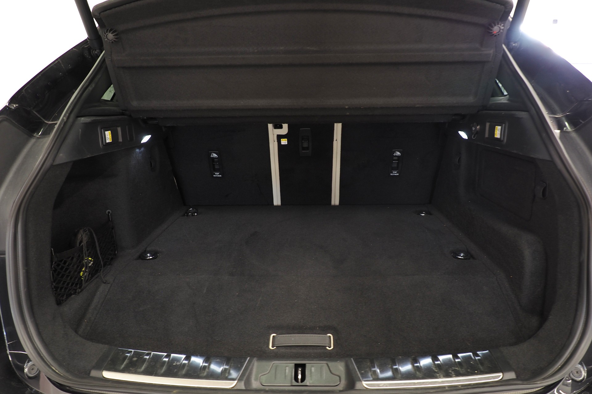 Jaguar F-PACE 23