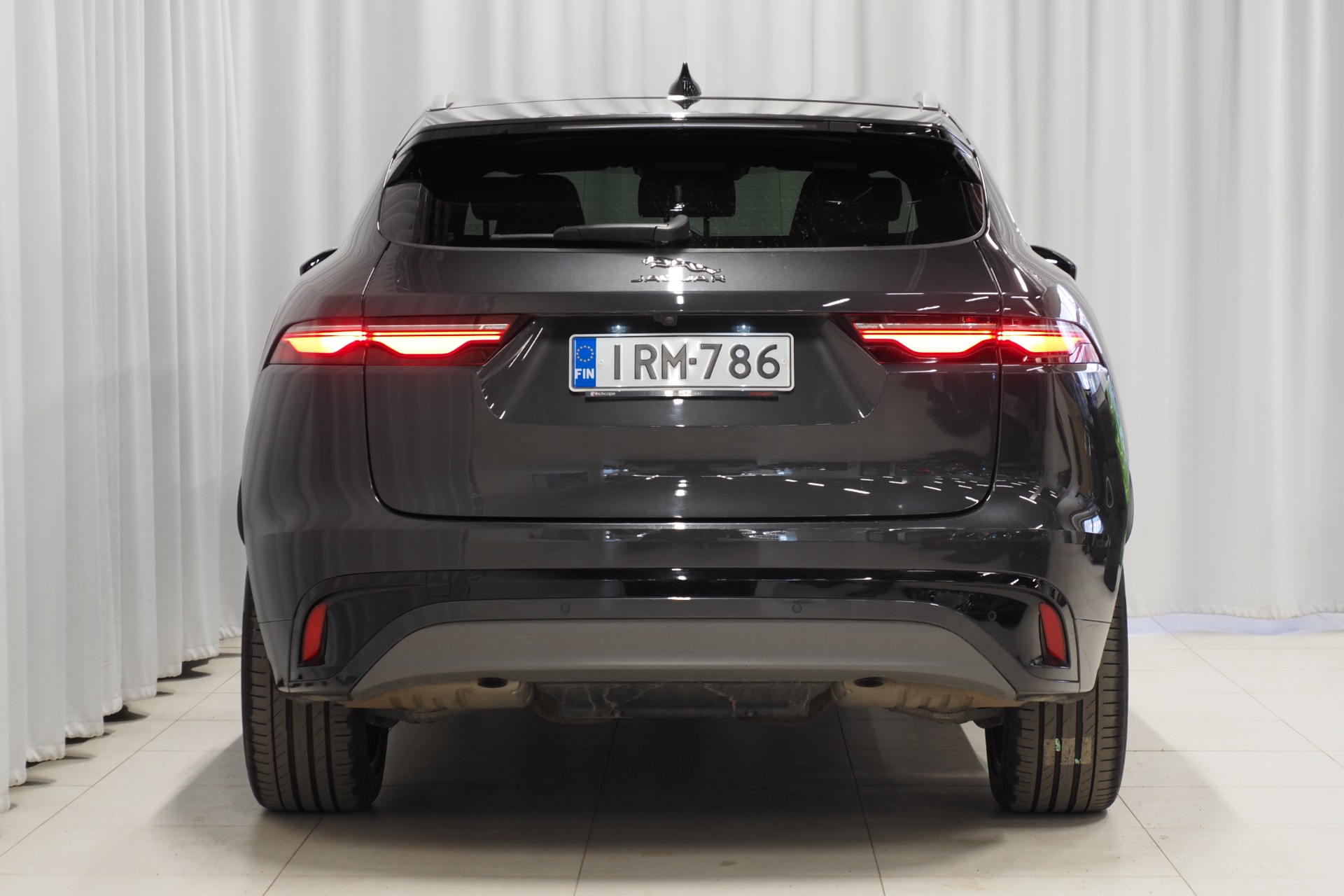 Jaguar F-PACE 4