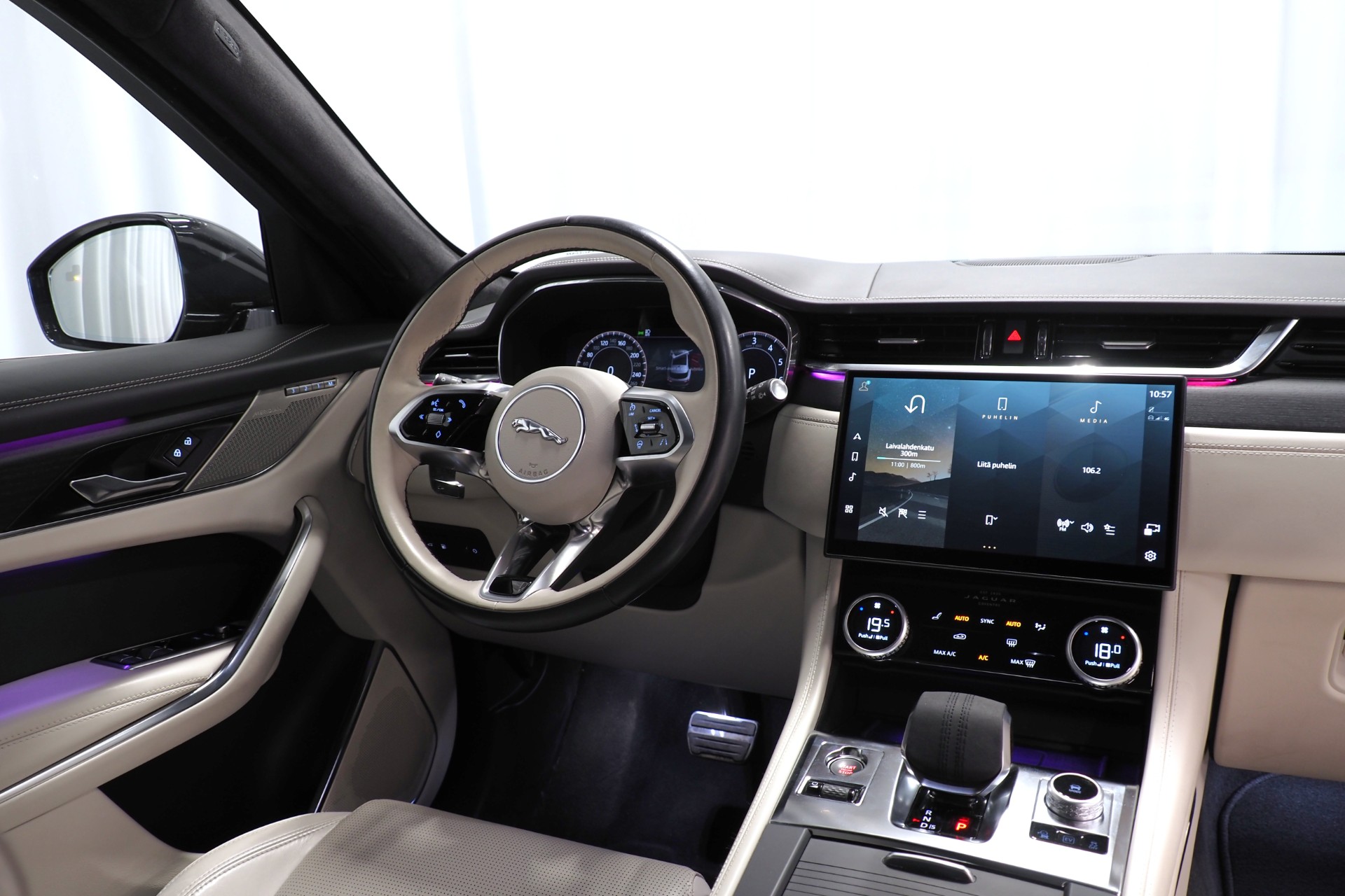 Jaguar F-PACE 5