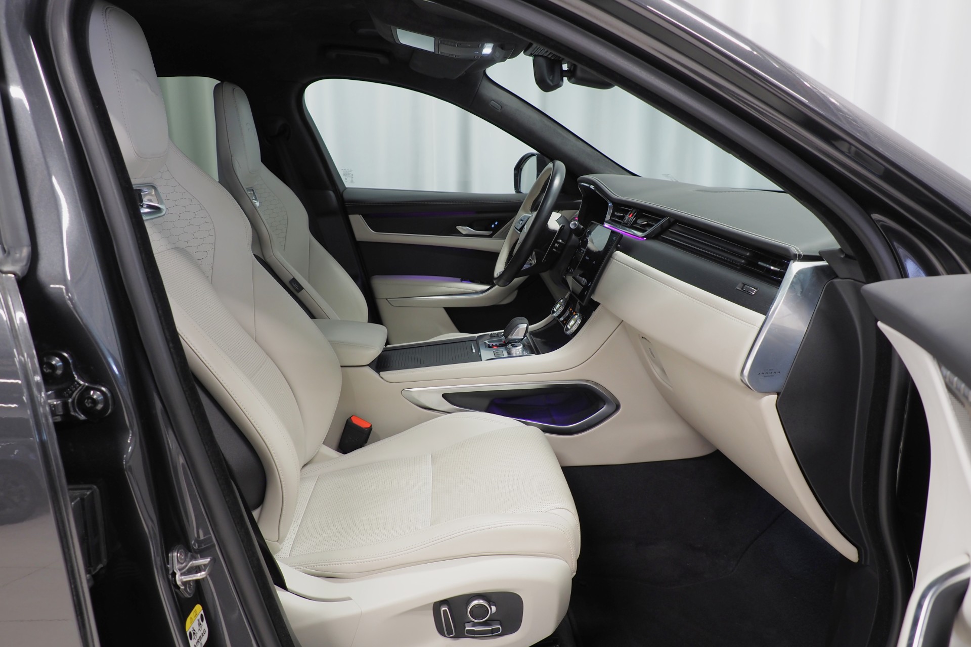Jaguar F-PACE 6