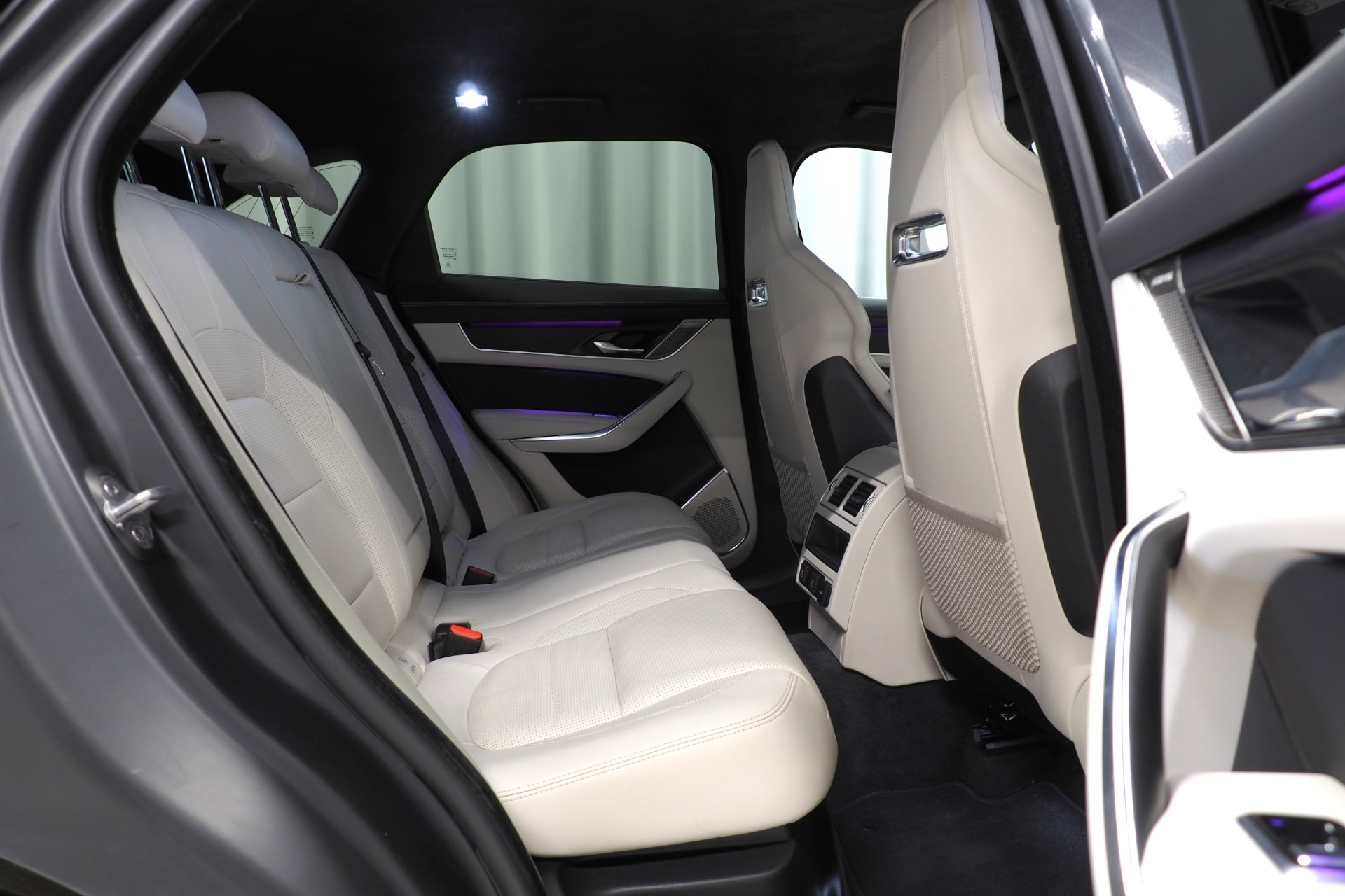 Jaguar F-PACE 7