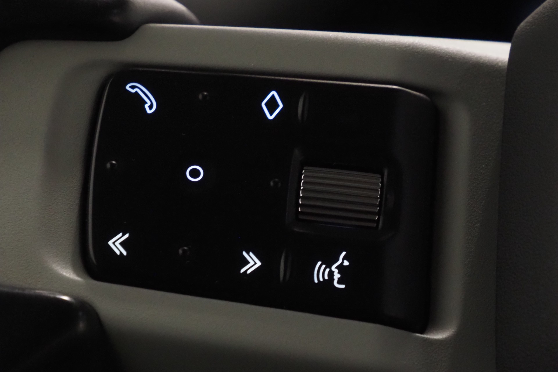 Land Rover Defender 13